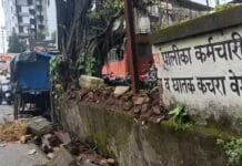 खेड बसस्थानकामध्ये घडली दुर्घटना; बसस्थानकाच्या संरक्षक भिंतीचा भाग कोसळला