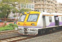 पनवेलमध्ये खळबळ! धावत्या लोकलमधून विद्यार्थिनीला फेकले; काय घडले नक्की? (Railway Safety)