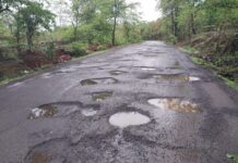 Khopi Veralfata Road: खोपी–वेरळफाटा रस्त्याची दुरवस्था; कोट्यवधी खर्चानंतरही रस्ता नादुरुस्त Khopi Veralfata Road