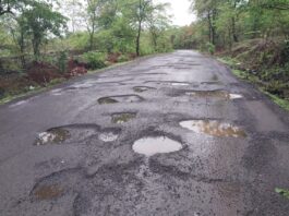 Khopi Veralfata Road: खोपी–वेरळफाटा रस्त्याची दुरवस्था; कोट्यवधी खर्चानंतरही रस्ता नादुरुस्त Khopi Veralfata Road