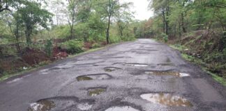 Khopi Veralfata Road: खोपी–वेरळफाटा रस्त्याची दुरवस्था; कोट्यवधी खर्चानंतरही रस्ता नादुरुस्त Khopi Veralfata Road